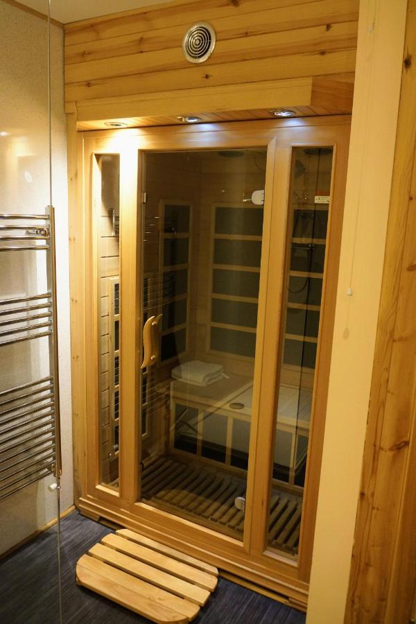Waterfall Lodge - Private Waterfall And Sauna Killin Zewnętrze zdjęcie